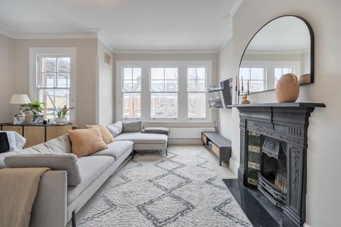 3 bedroom flat for sale, Ravenslea Road, London SW12