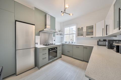 3 bedroom flat for sale, Ravenslea Road, London SW12