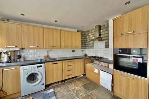 4 bedroom terraced house to rent, Mornington Crescent, Cranford TW5