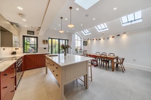 3 bedroom flat for sale, Lancaster Road, Haringey, London, N4