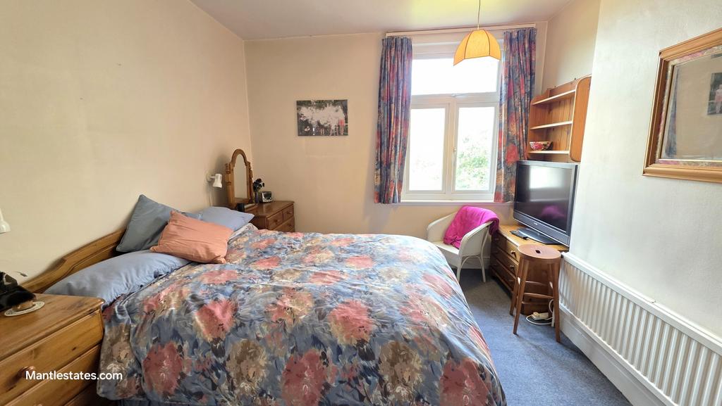 Rear bedroom