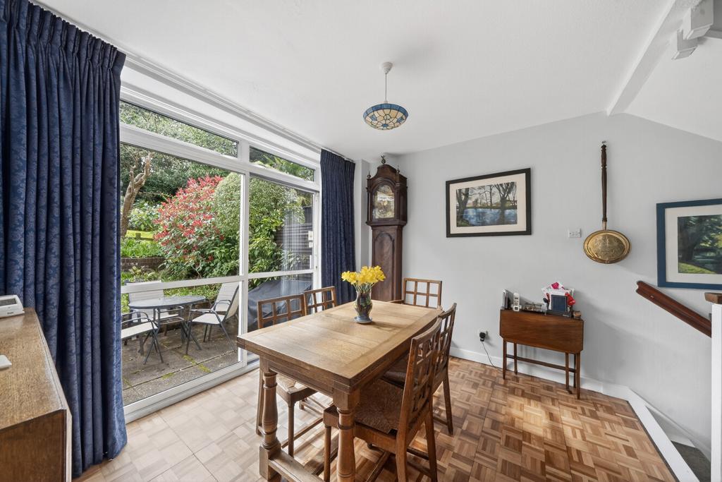 1433716-12-69c3ca...