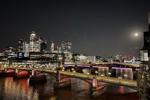 undefined, New Globe Walk, London