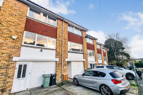 3 bedroom townhouse to rent, Buckland Place, Kent ME16