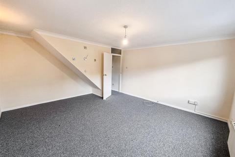 3 bedroom townhouse to rent, Buckland Place, Kent ME16