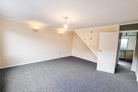 3 bedroom townhouse to rent, Buckland Place, Kent ME16
