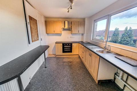 3 bedroom townhouse to rent, Buckland Place, Kent ME16
