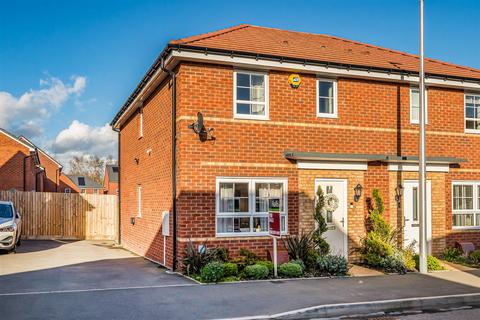 3 bedroom semi-detached house for sale, Axminster Drive, Stourport-On-Severn