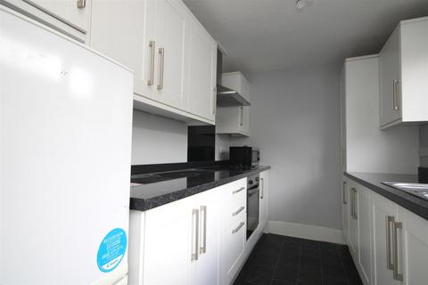 3 bedroom house to rent, Grange Road, Guildford