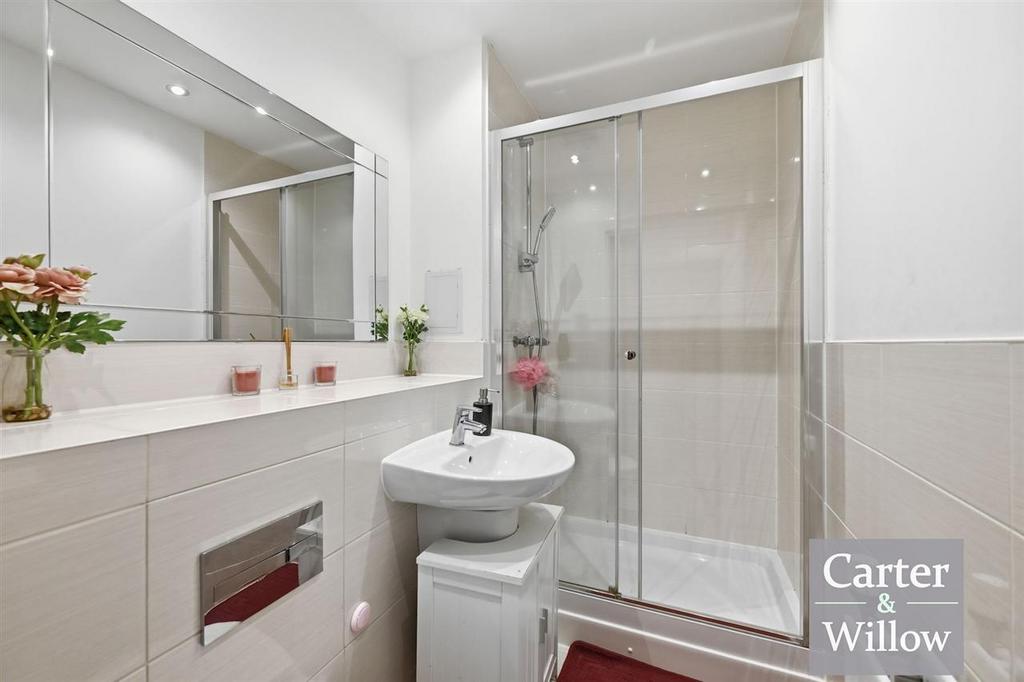 En suite shower