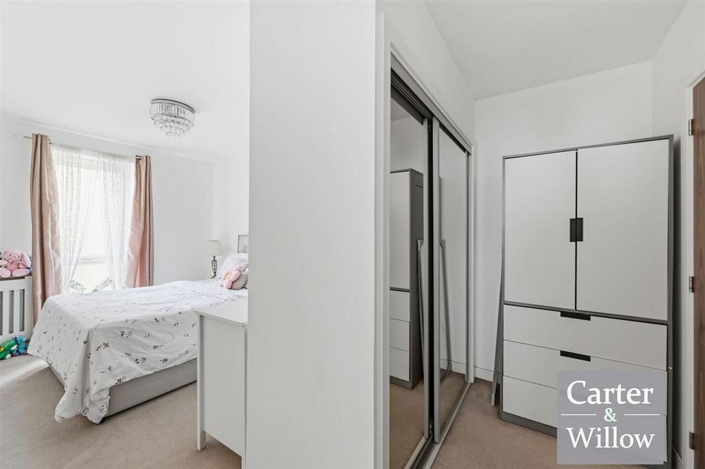 Bedroom / walk in