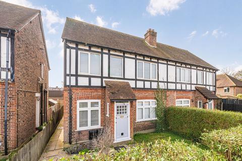 Wellington Gardens, Twickenham TW2