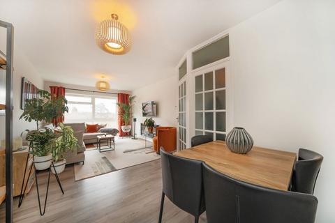 2 bedroom flat for sale, Waldegrave Park, Twickenham TW1