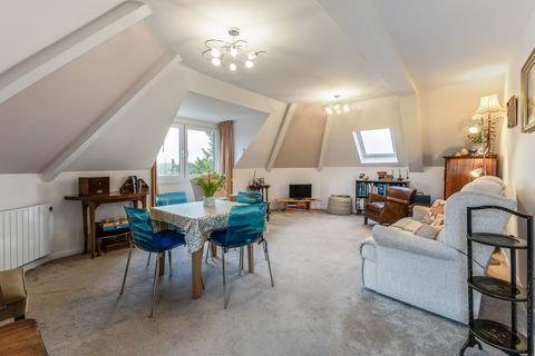 2 bedroom flat for sale, Market Square, Alton, GU34