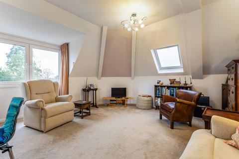 2 bedroom flat for sale, Market Square, Alton, GU34