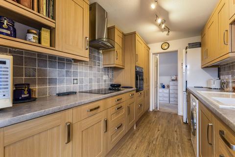 2 bedroom flat for sale, Market Square, Alton, GU34