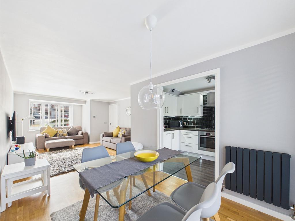 Lounge/Dining Room