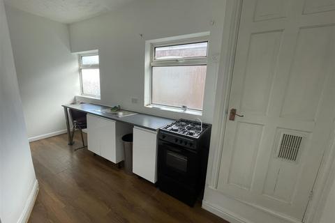 2 bedroom apartment to rent, Liverpool Road, Eccles, Manchester, M30