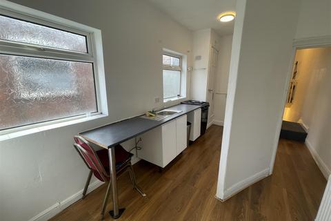 2 bedroom apartment to rent, Liverpool Road, Eccles, Manchester, M30