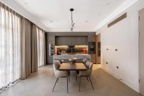 6 bedroom terraced house for sale, Gloucester Square, Hyde Park, London, W2