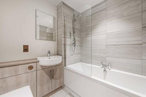 3 bedroom flat to rent, Goldhawk Road, London W12