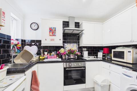 2 bedroom flat for sale, Ipswich Road, Colchester