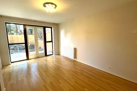 1 bedroom maisonette to rent, Marshall Drive, Hayes