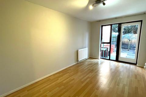 1 bedroom maisonette to rent, Marshall Drive, Hayes