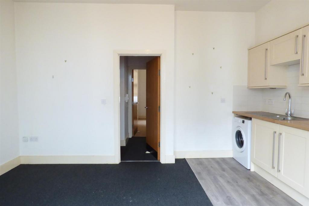 Open Plan Lounge & Kitchen