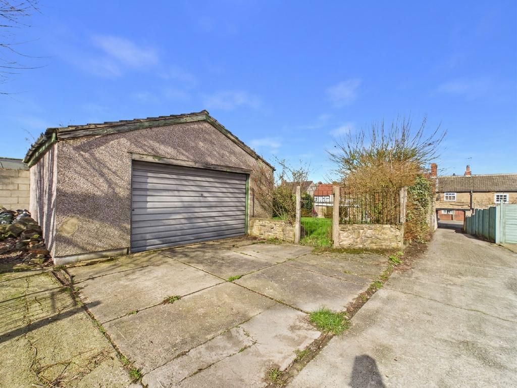 Garage/Workshop
