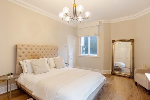 undefined, Sloane Gardens, Chelsea, SW1W