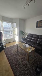 3 bedroom terraced house to rent, Thornton Heath CR7