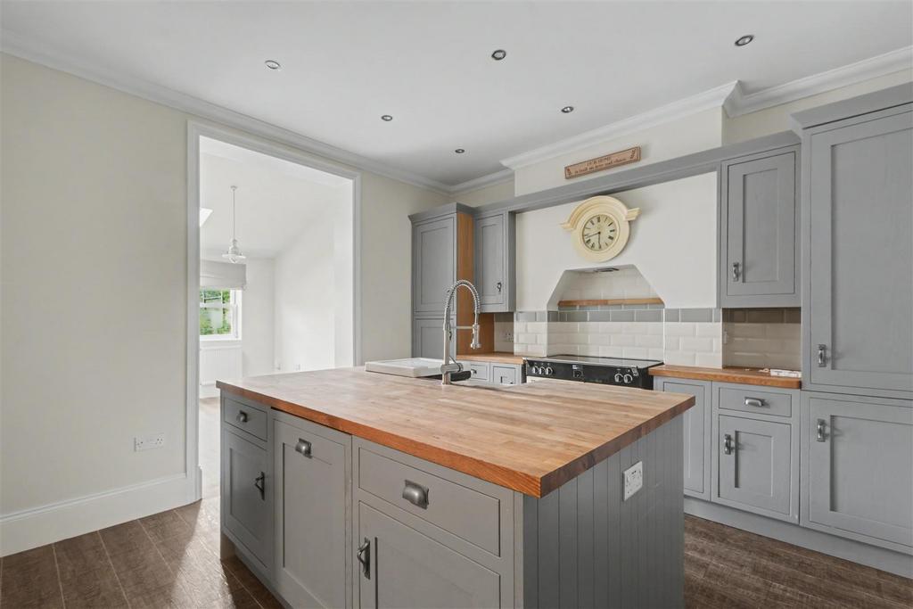 Kitchen 1.jpeg