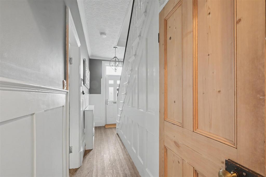 Hallway 2.jpeg
