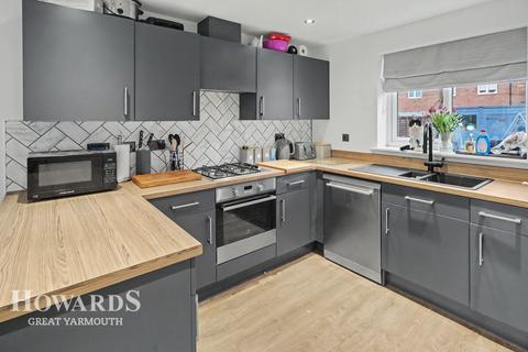 4 bedroom end of terrace house for sale, Thurston Close, Ormesby