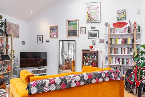 2 bedroom flat for sale, Putney Bridge Road, London, SW15