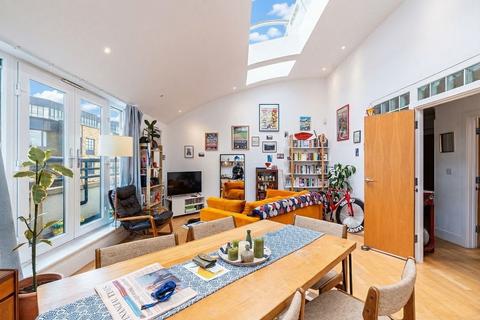 2 bedroom flat for sale, Putney Bridge Road, London, SW15