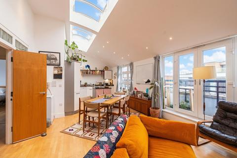 2 bedroom flat for sale, Putney Bridge Road, London, SW15