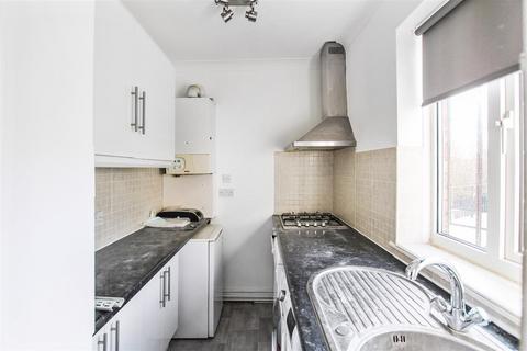 2 bedroom apartment to rent, Steynton Avenue, Bexley