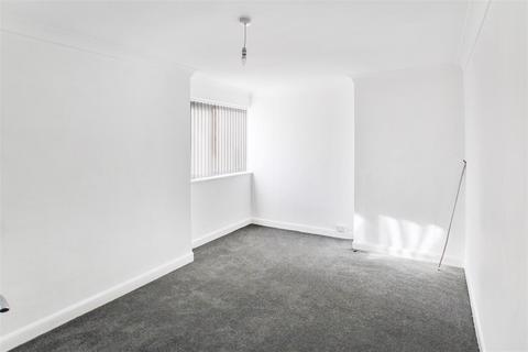 2 bedroom apartment to rent, Steynton Avenue, Bexley