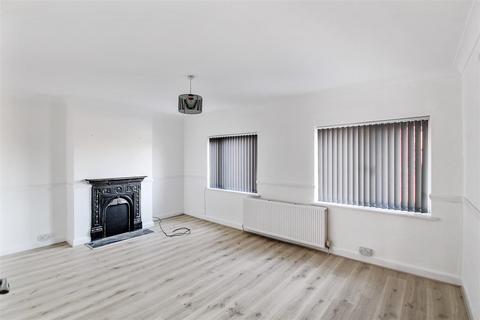 2 bedroom apartment to rent, Steynton Avenue, Bexley