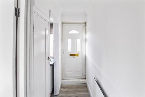 2 bedroom apartment to rent, Steynton Avenue, Bexley