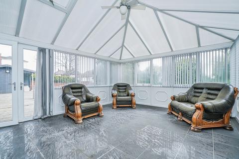 3 bedroom detached house for sale, Batley Road, Alverthorpe, Wakefield, WF2