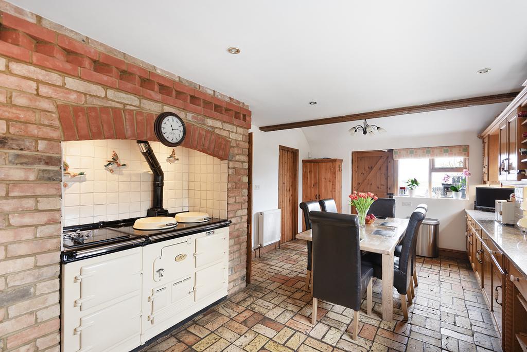 Kitchen/Dining