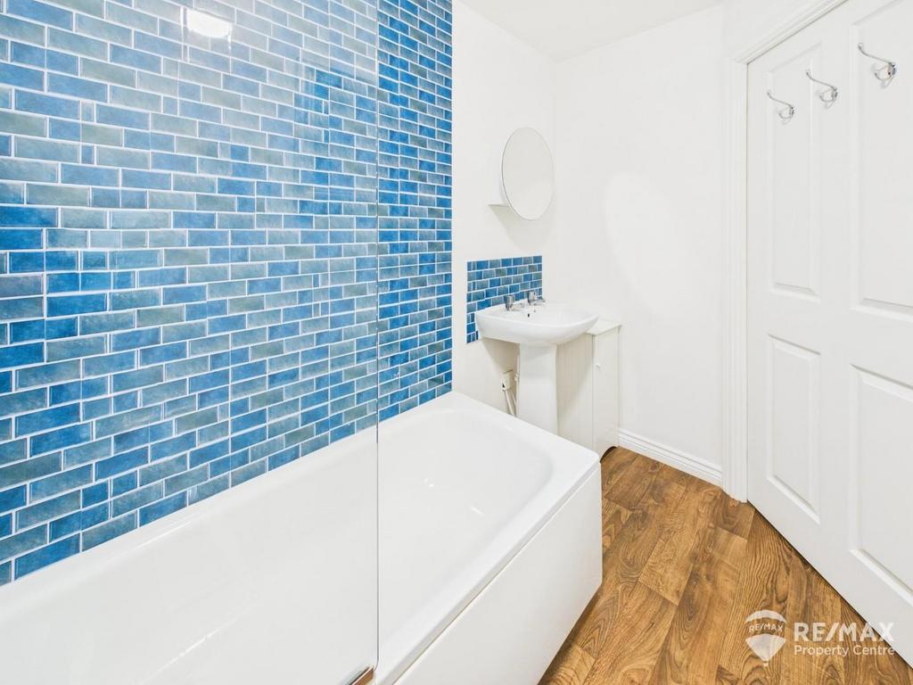Bathroom (2).jpg