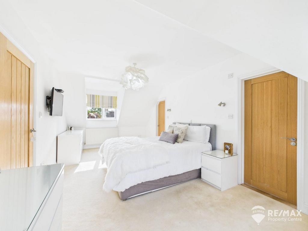 Master Bedroom.jpg