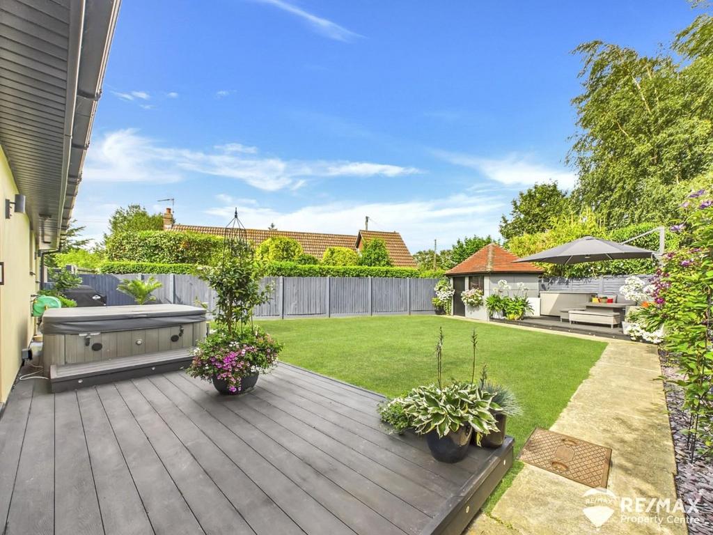 Garden-Decking.jpg