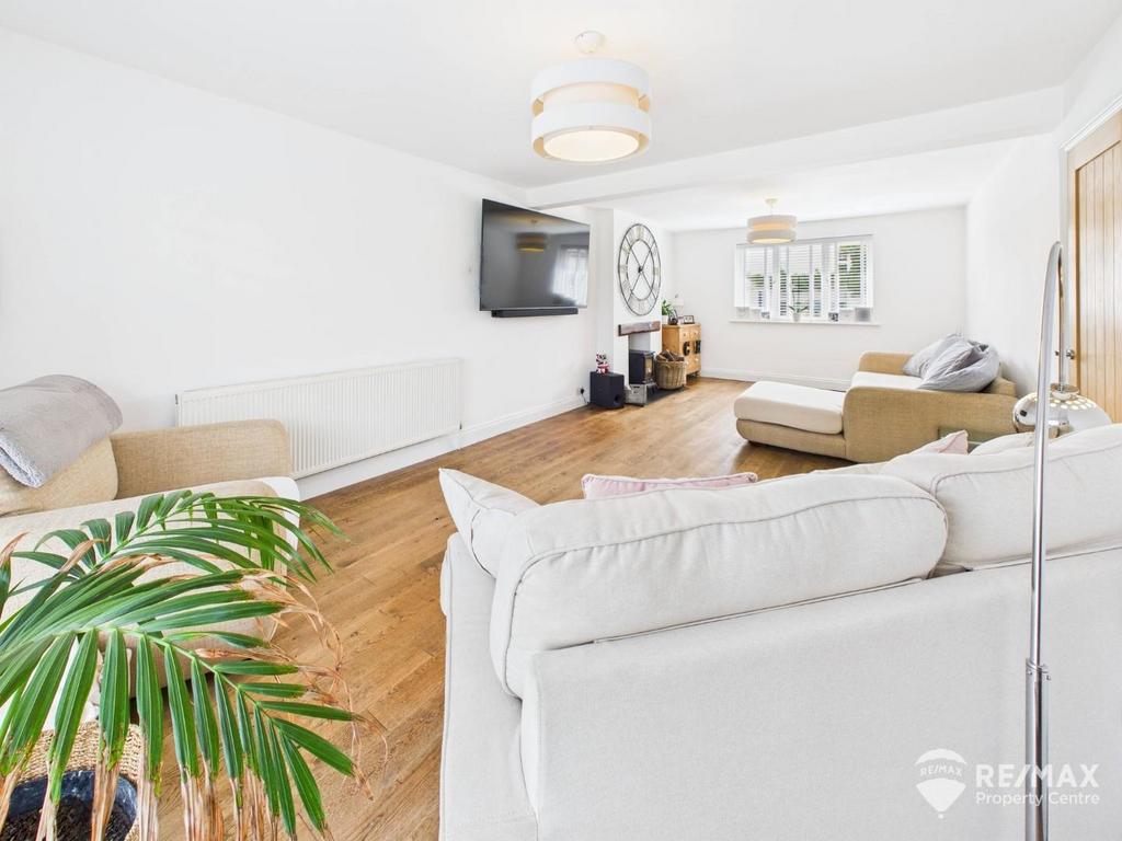 Living Room 3.jpg