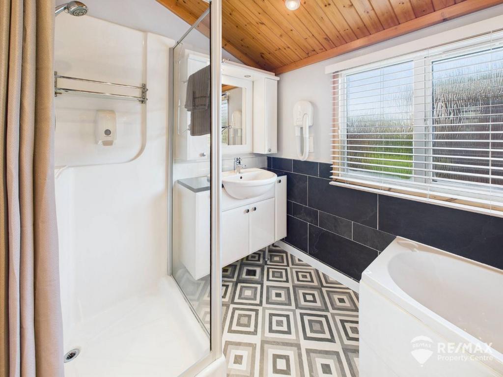 En Suite Shower Room.jpg