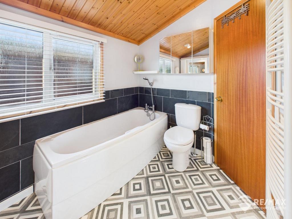 En-Suite Bath.jpg